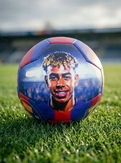 FC Barcelona Balón Lamine Yamal