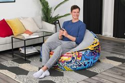 Aufblasbarer Sitzsack mit Graffiti-Motiv, 112 cm x 112 cm x 66 cm